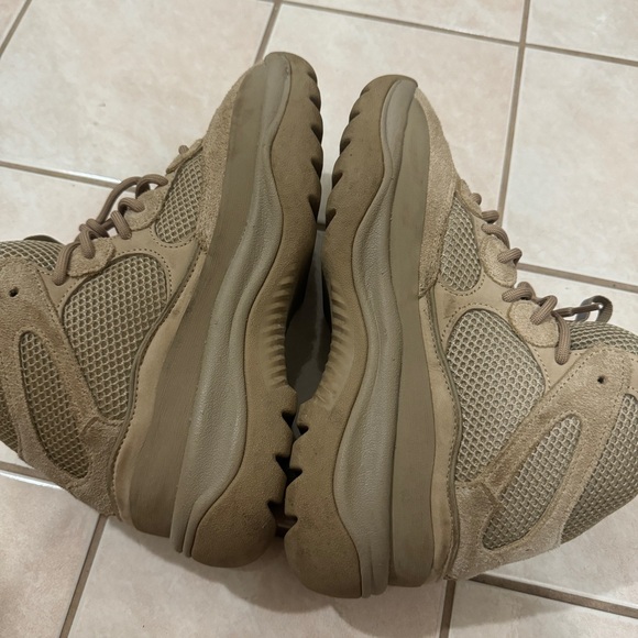 Yeezy boots - Picture 2 of 8